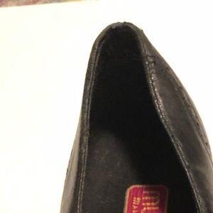 MAKE. OFFER.      Medium Size  black munroe shoes